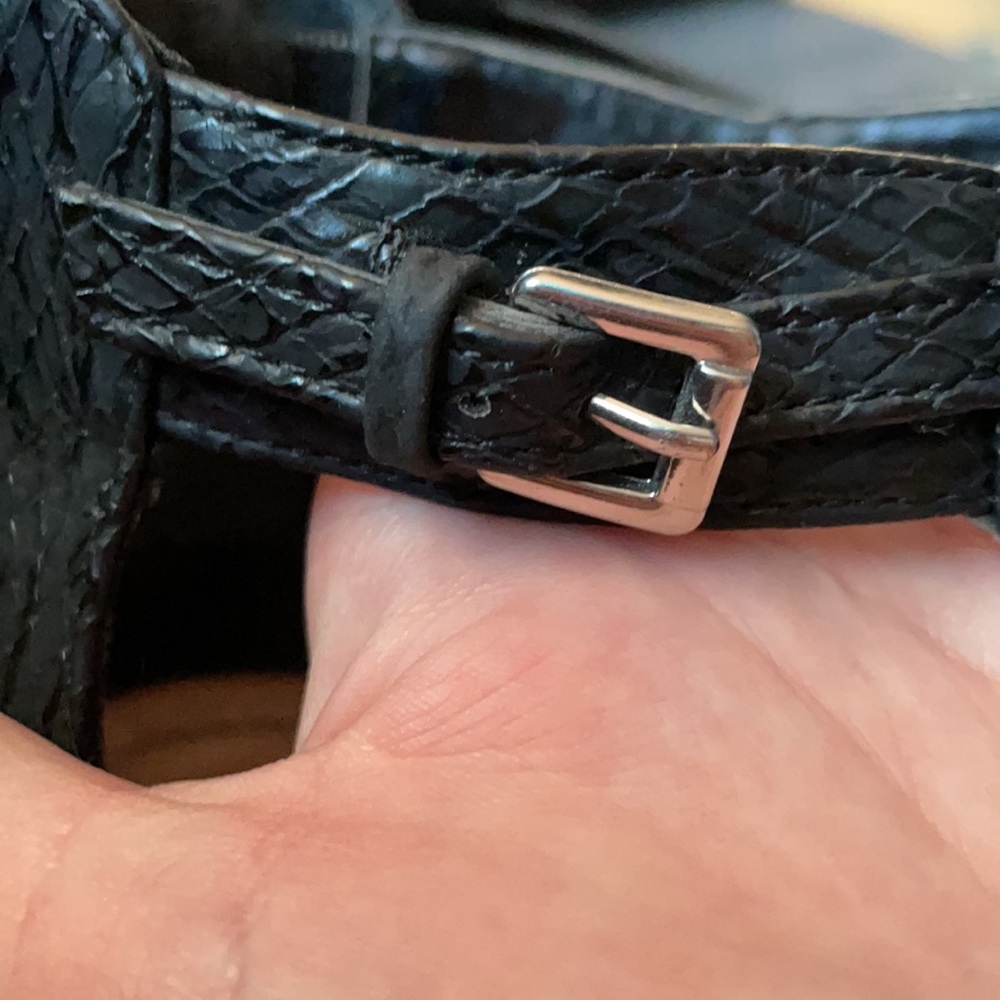GUESS Sandals - Picture 16 of 16